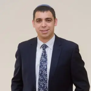 אבינעם גואלמן, מקרקעין
