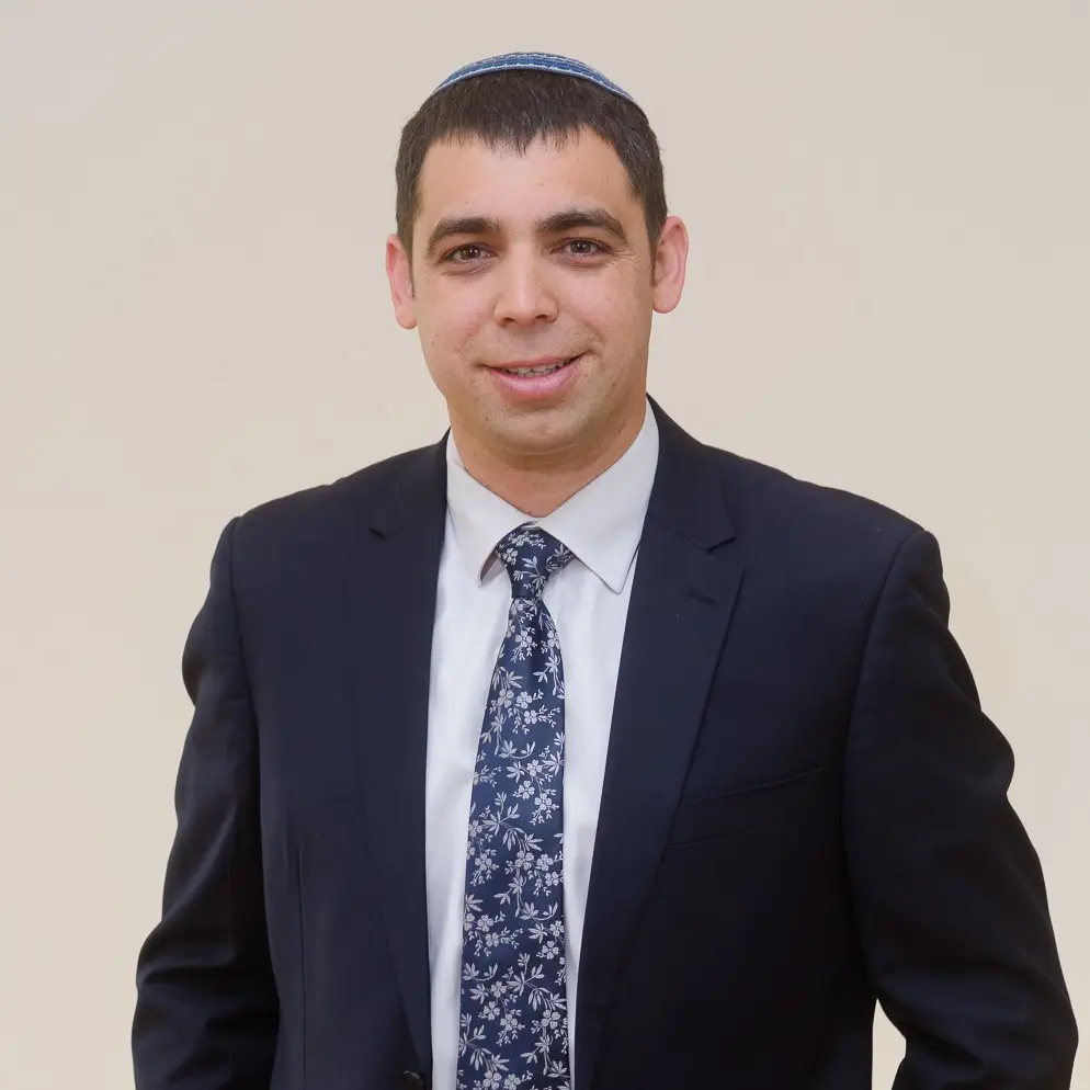 אבינעם גואלמן, מקרקעין