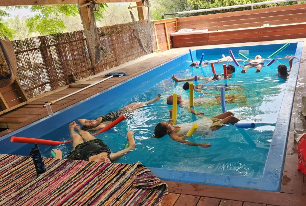 ביודנסה בבריכה